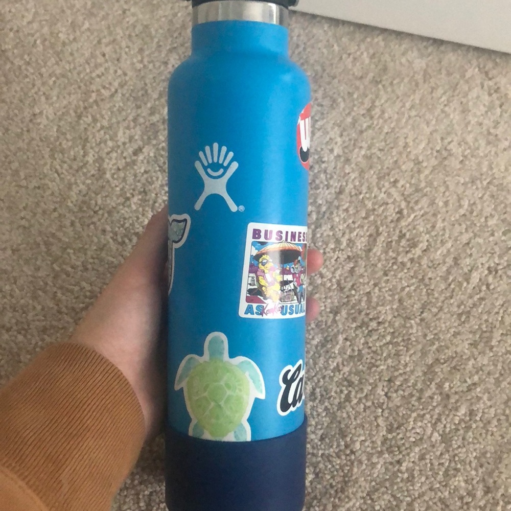 Blue hydro flask 24 oz